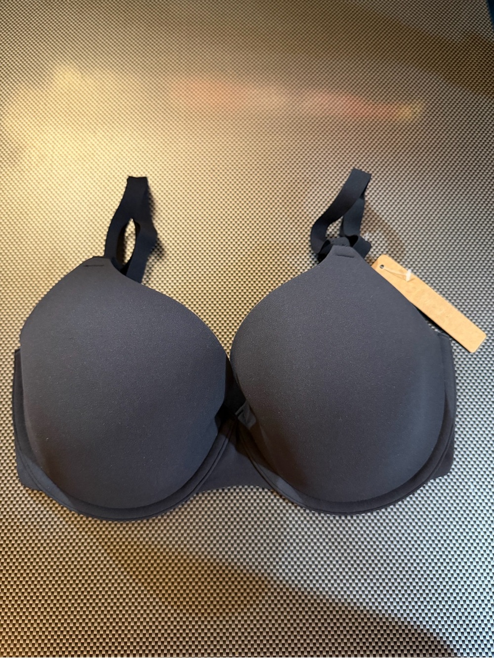NWT skims fits everybody T-Shirt Bra in Black size 32DDD